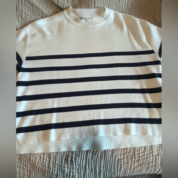 Abercrombie Striped White and Navy Women's Top - Picture 3 of 5